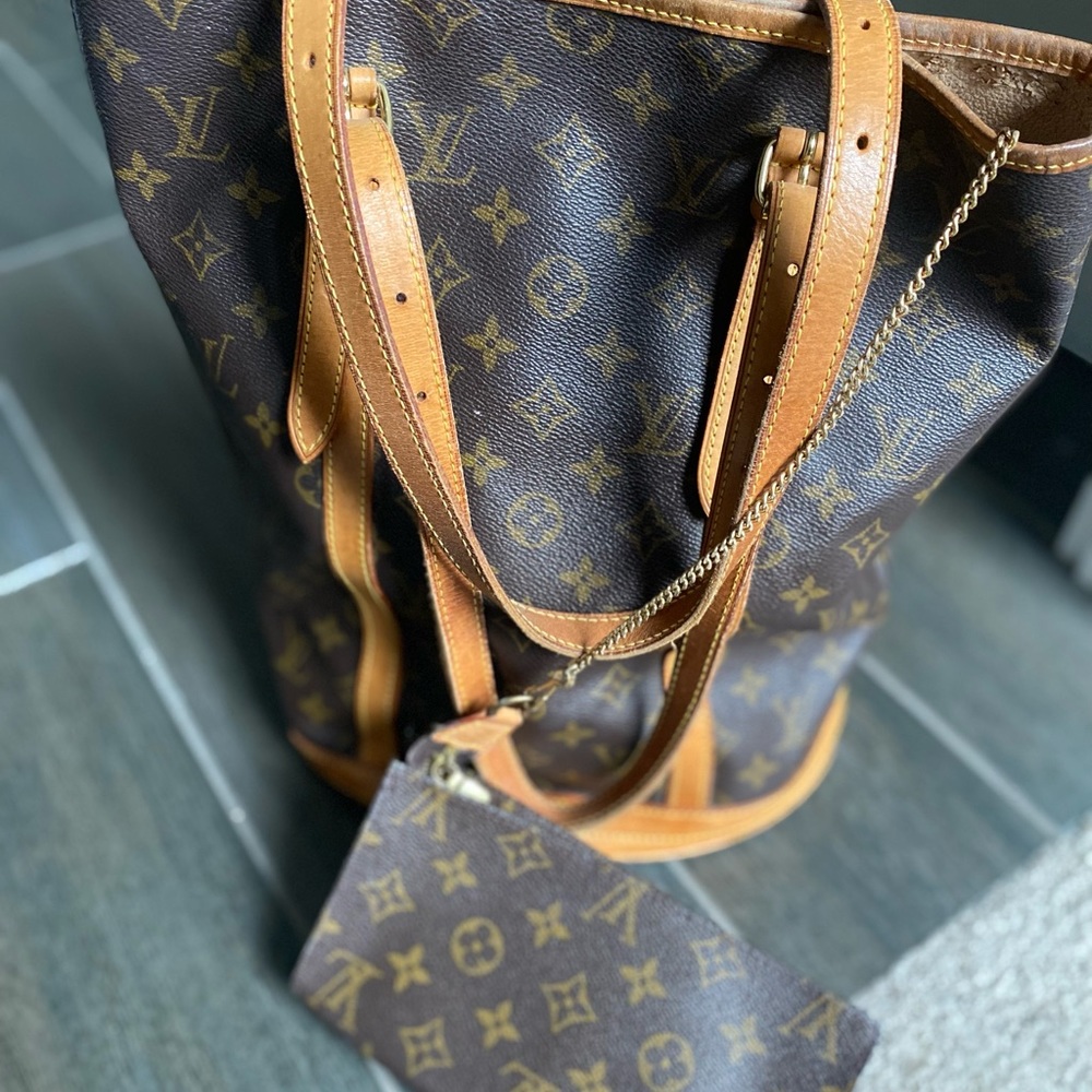 Rare with wallet. LV GM bucket bag. With matching wallet.